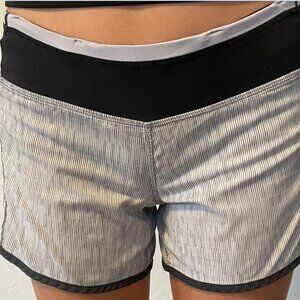 Lulu Lemon Run Time; 2.5" inseam; size 4